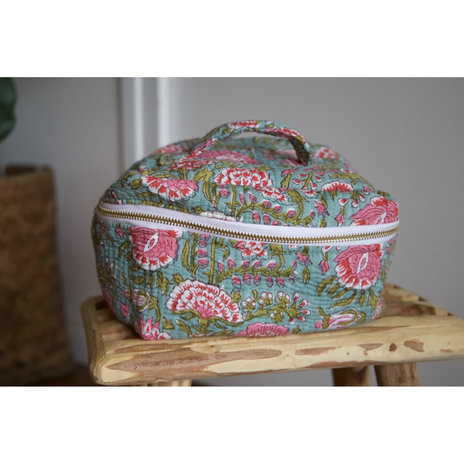 Trousse de toilette type vanity bleu rose vert de face