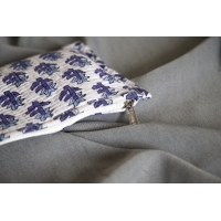 Pochette en coton matelassé petites fleurs bleues