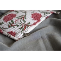 Pochette en coton matelassé fleurs roses