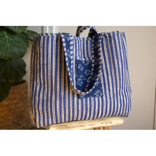 Sac cabas en coton matelassé bleu indigo rayé du côté reversible