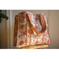 Sac cabas en coton matelassé fleuris blanc orange rose