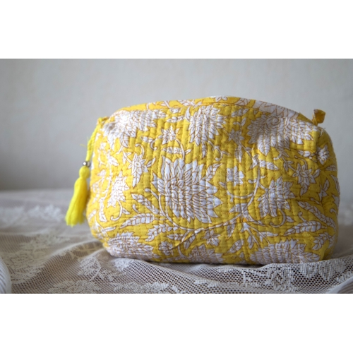 Trousse de toilette matelassée jaune soleil