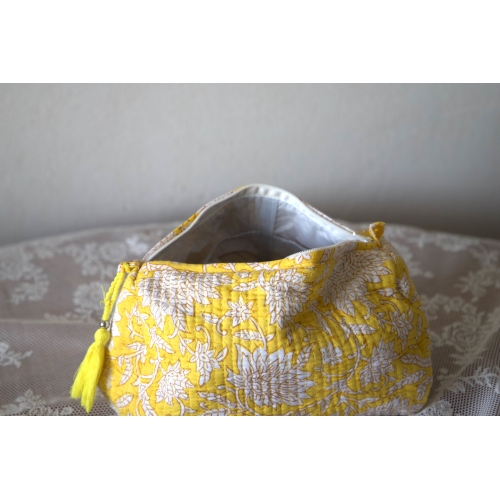 Trousse de toilette matelassée jaune soleil