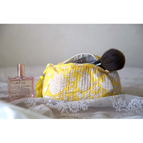 Trousse de toilette matelassée jaune soleil