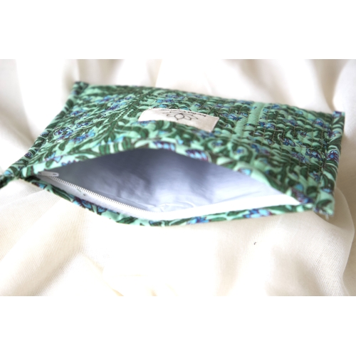 Pochette en coton matelassé fleurs bleues et vertes