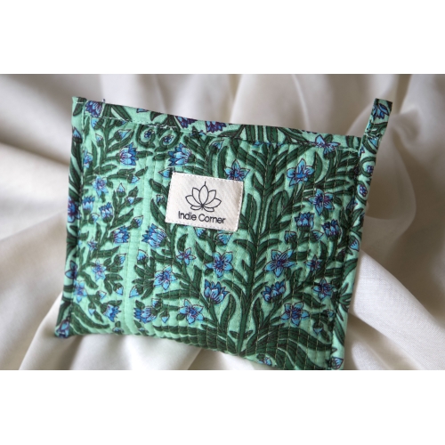 Pochette en coton matelassé fleurs bleues et vertes