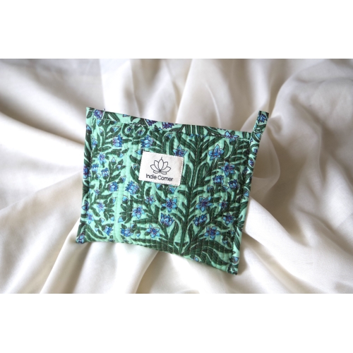 Pochette en coton matelassé fleurs bleues et vertes