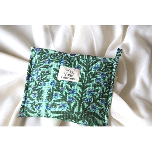 Pochette en coton matelassé fleurs bleues et vertes