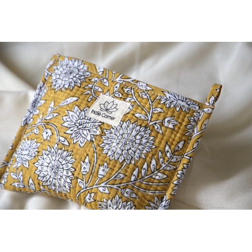 Pochette en coton matelassé moutarde
