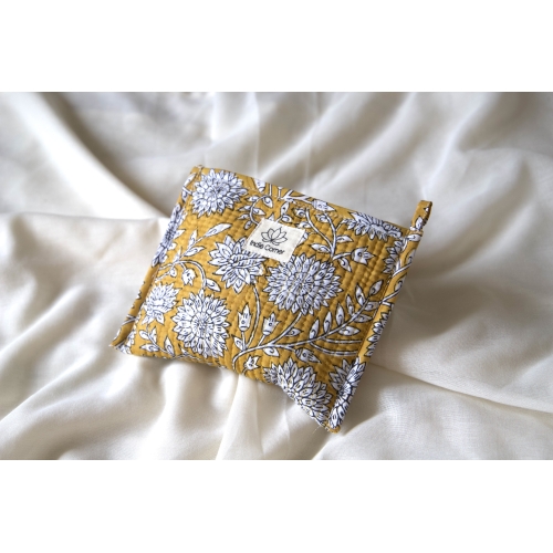 Pochette en coton matelassé moutarde