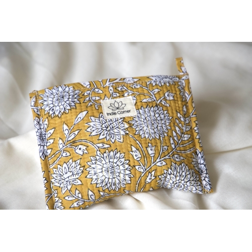 Pochette en coton matelassé moutarde