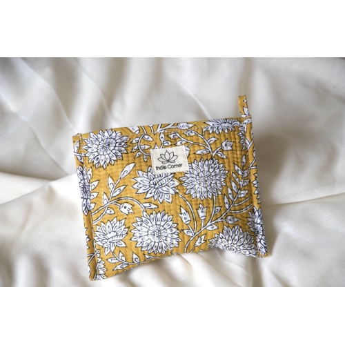 Pochette en coton matelassé moutarde