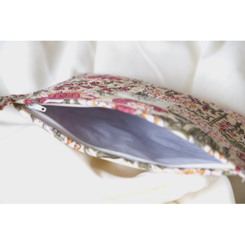 Pochette en coton matelassé beige fleurs rose