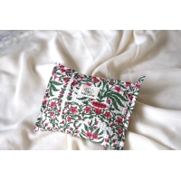 Pochette en coton matelassé fleurs roses et vertes