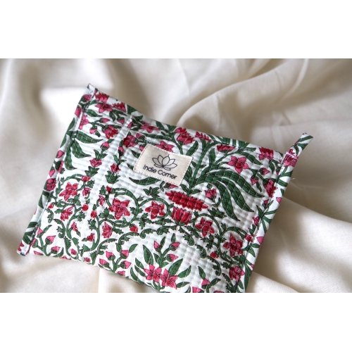 Pochette en coton matelassé fleurs roses et vertes
