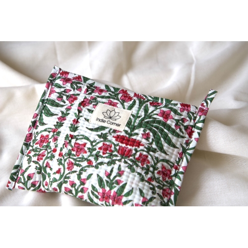 Pochette en coton matelassé fleurs roses et vertes