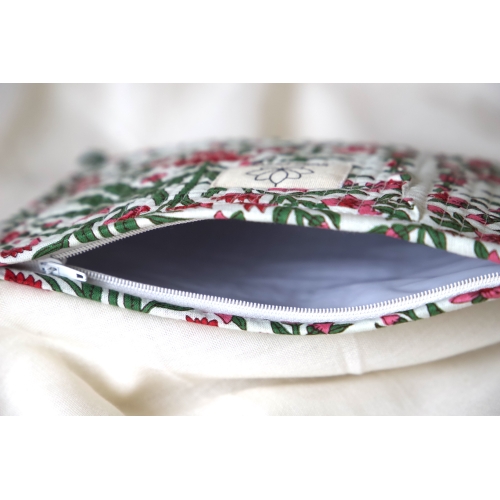 Pochette en coton matelassé fleurs roses et vertes