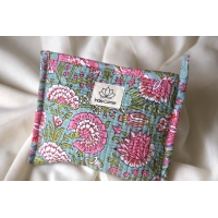 Pochette en coton matelassé bleu rose vert fleuris
