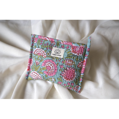 Pochette en coton matelassé bleu rose vert fleuris