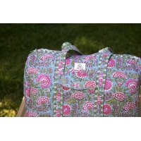 Sac de voyage matelassé bleu rose vert