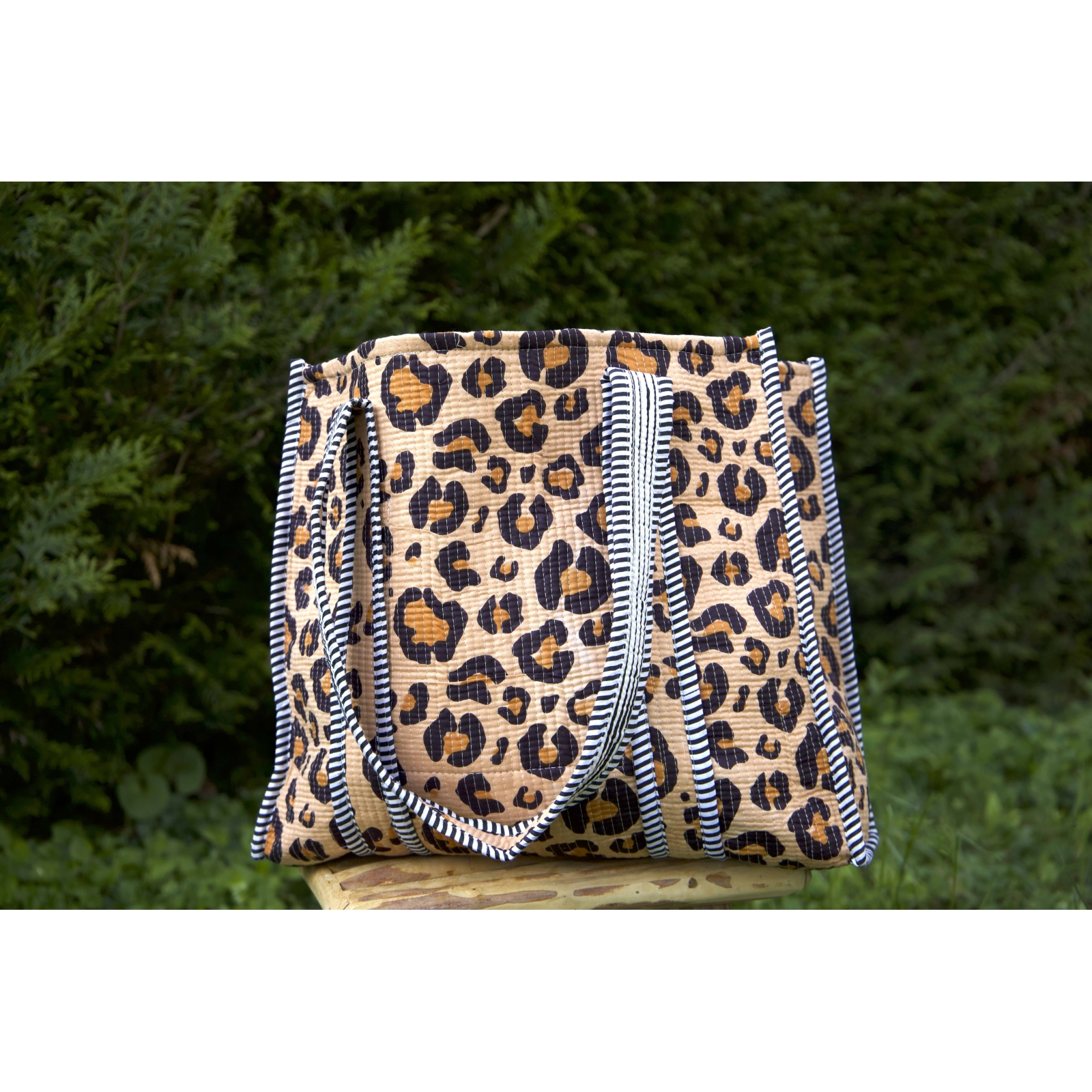 Sac cabas en coton matelassé léopard