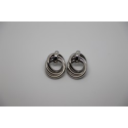 Interlocking hoop earrings